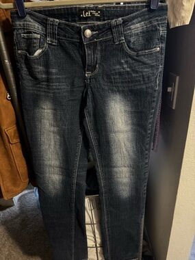 L.E.I Women's Dark Indigo Skinny Jeans with Faded Whisker Detail